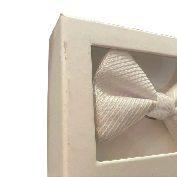 Calvin Klein White Stripe  Bow Tie NIB - Picture 2 of 12